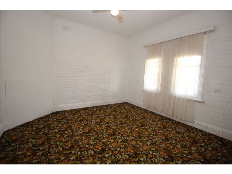 20 Flora Street, Roselands NSW 2196