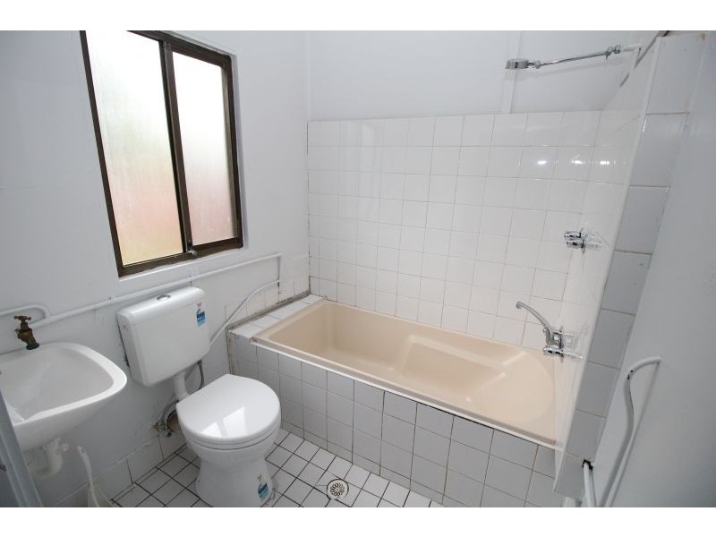1/18-20 Canarys Road, Roselands NSW 2196