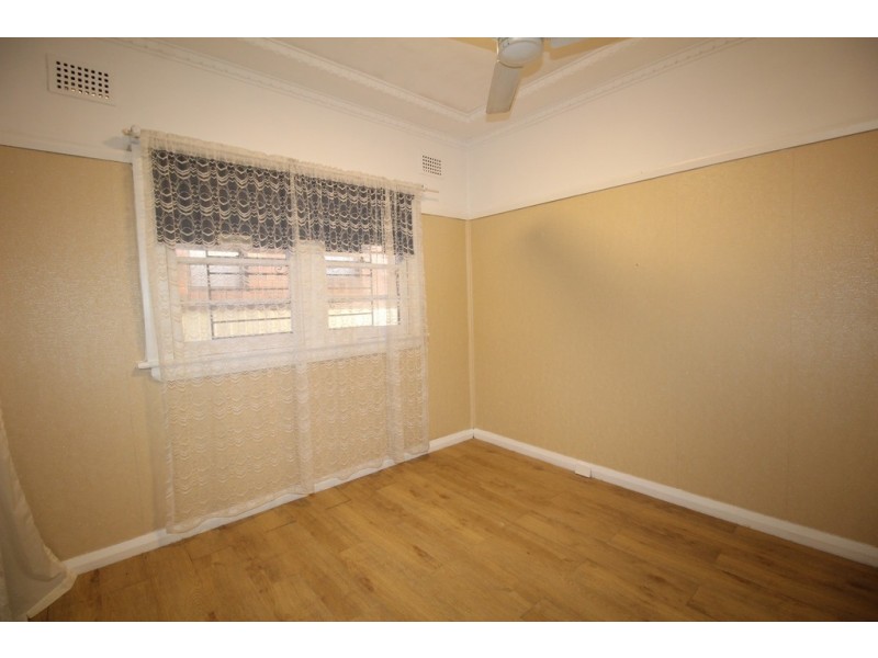 48 Canarys Road, Roselands NSW 2196