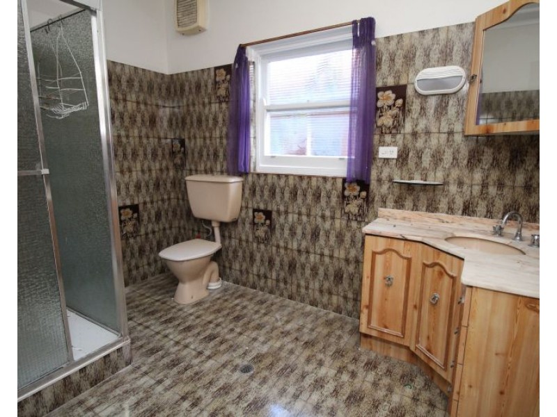 31 Moreton Avenue, Kingsgrove NSW 2208