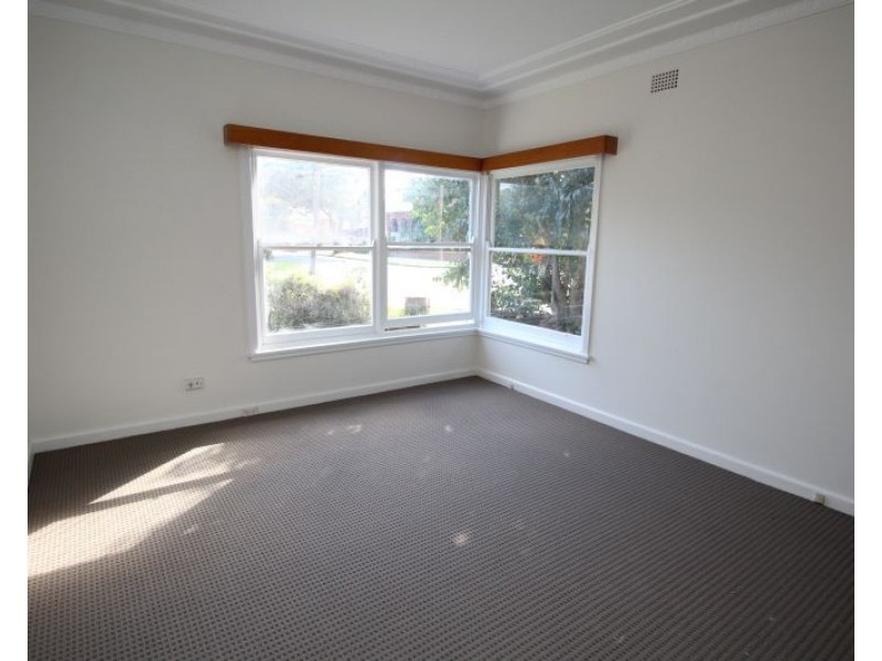 31 Moreton Avenue, Kingsgrove NSW 2208