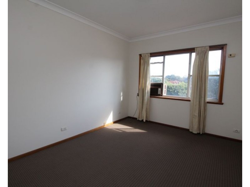 31 Moreton Avenue, Kingsgrove NSW 2208