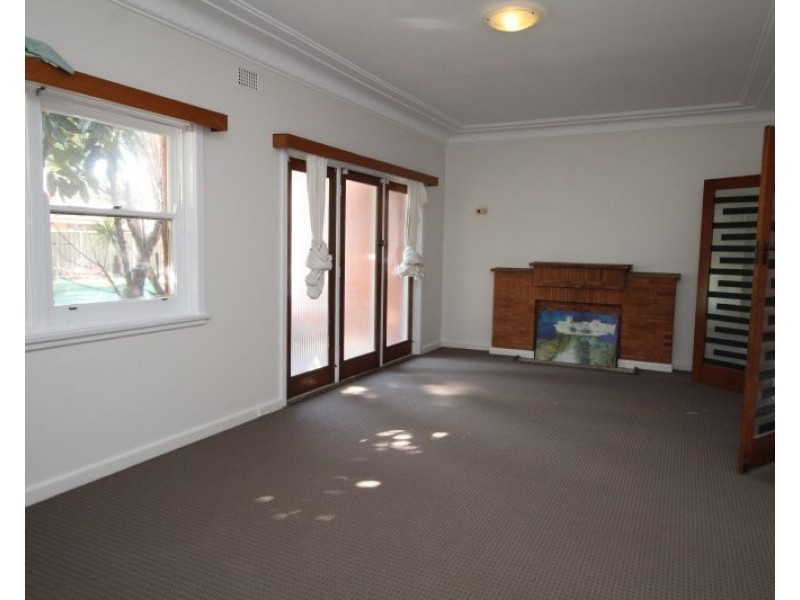 31 Moreton Avenue, Kingsgrove NSW 2208