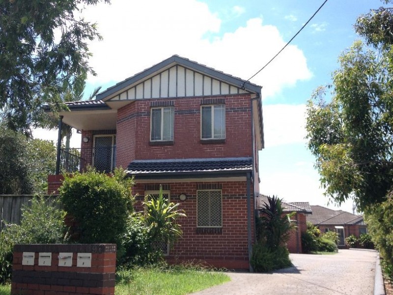 2/97 Wangee Road, Greenacre NSW 2190