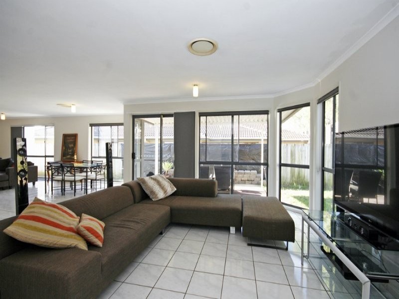 80 Coventry Circuit, Carindale QLD 4152