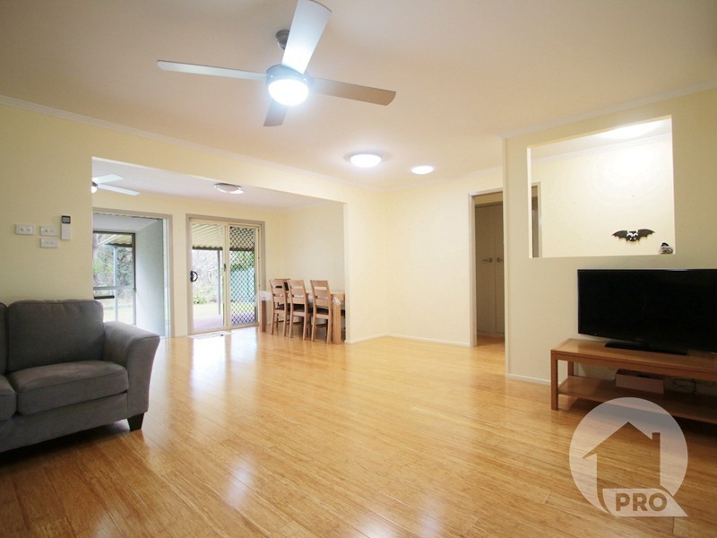 8 Dunstable Street, Macgregor QLD 4109