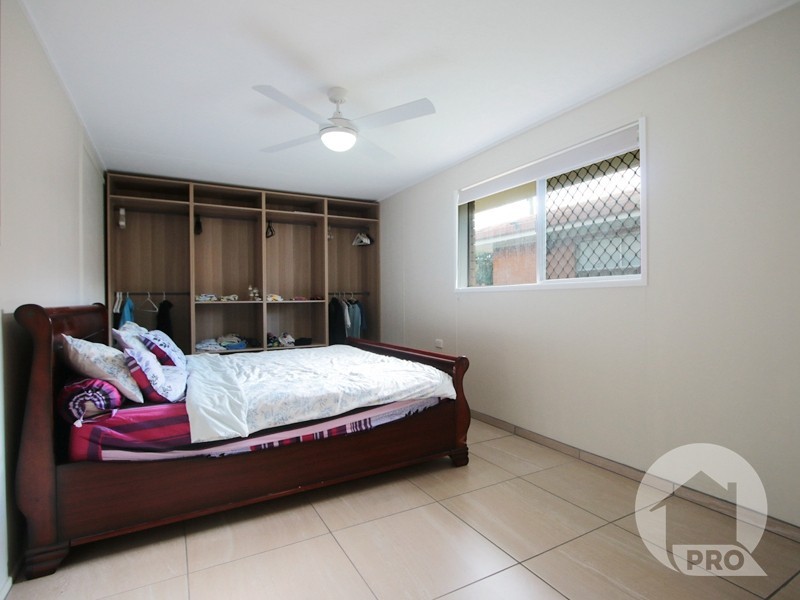 8 Dunstable Street, Macgregor QLD 4109