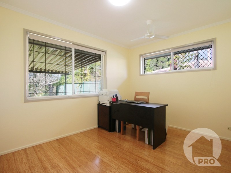 8 Dunstable Street, Macgregor QLD 4109