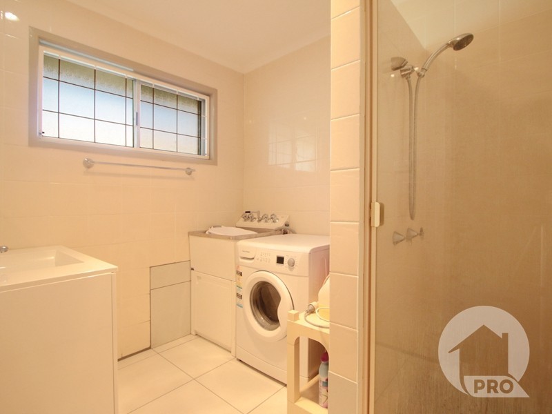 8 Dunstable Street, Macgregor QLD 4109