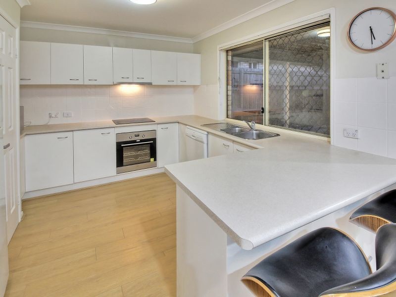 8 Innes Close, Parkinson QLD 4115