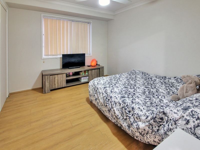 8 Innes Close, Parkinson QLD 4115