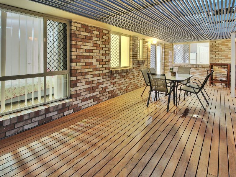 8 Innes Close, Parkinson QLD 4115