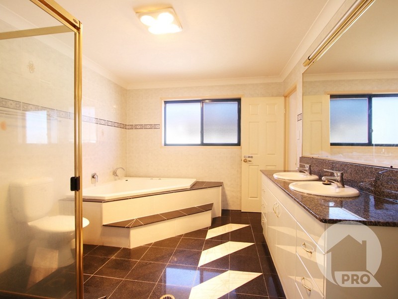 21 Parnassus Street, Robertson QLD 4109