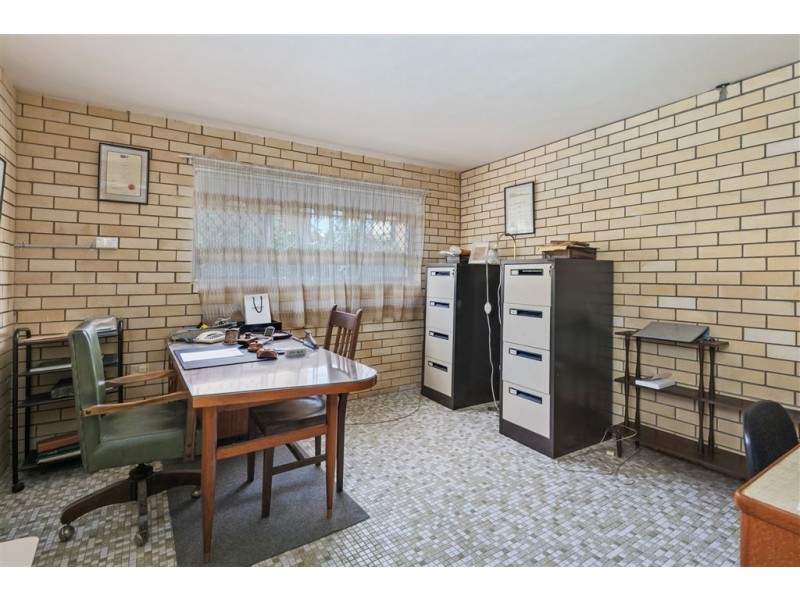 25 Chadford Street, Macgregor QLD 4109