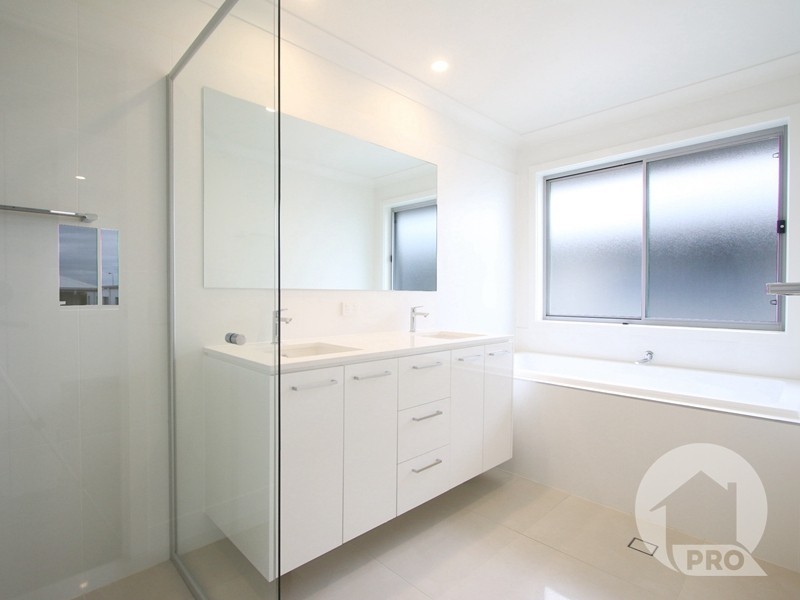 92 Hillcrest Street, Rochedale QLD 4123