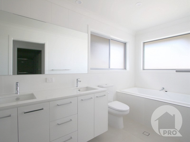 92 Hillcrest Street, Rochedale QLD 4123