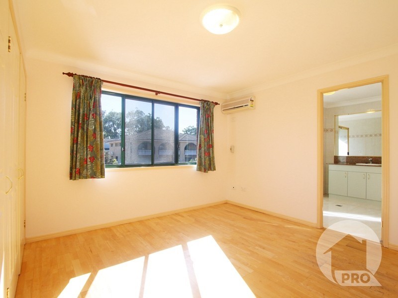 21A Parnassus Street, Robertson QLD 4109