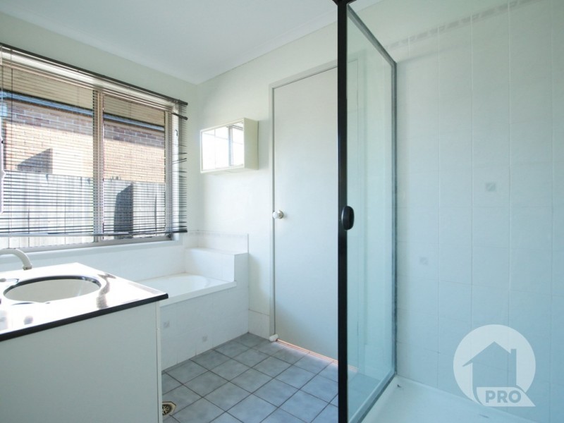 20 Bottlebrush Drive, Regents Park QLD 4118