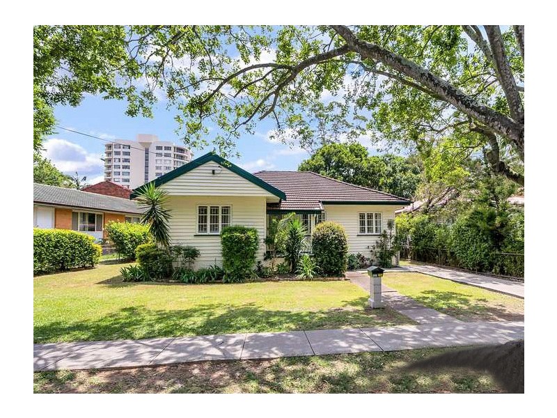 236 Sir Fred Schonell Drive, St Lucia QLD 4067
