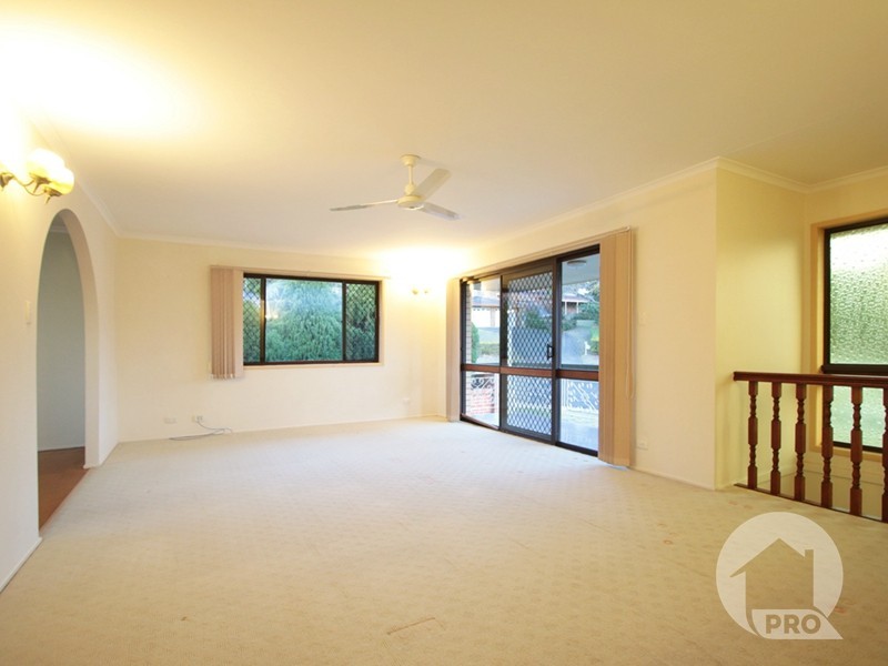 6 Kushka Street, Robertson QLD 4109