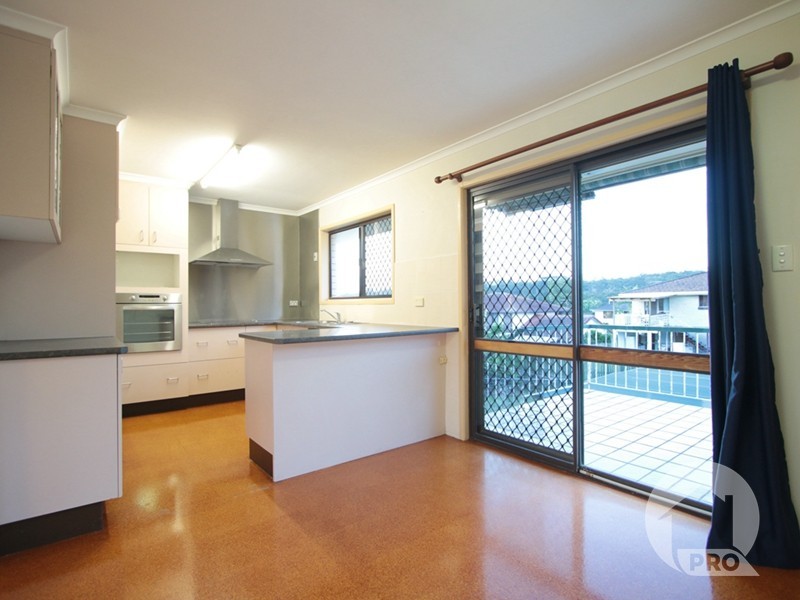 6 Kushka Street, Robertson QLD 4109