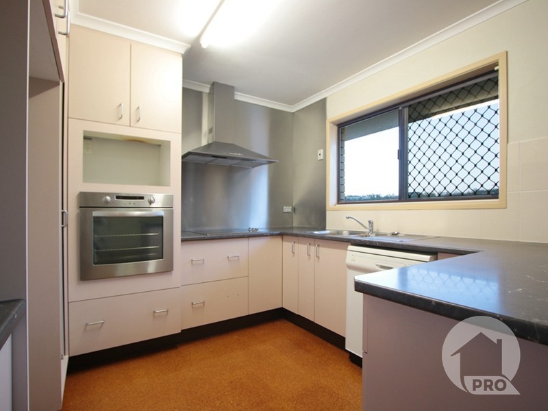 6 Kushka Street, Robertson QLD 4109