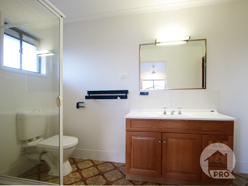 6 Kushka Street, Robertson QLD 4109