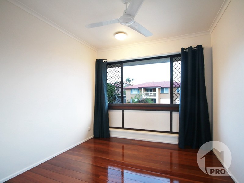 6 Kushka Street, Robertson QLD 4109