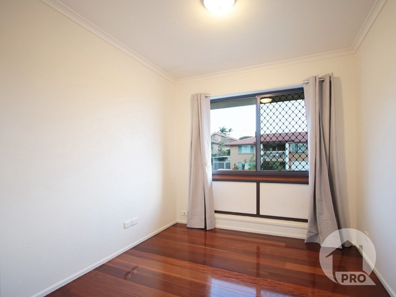 6 Kushka Street, Robertson QLD 4109