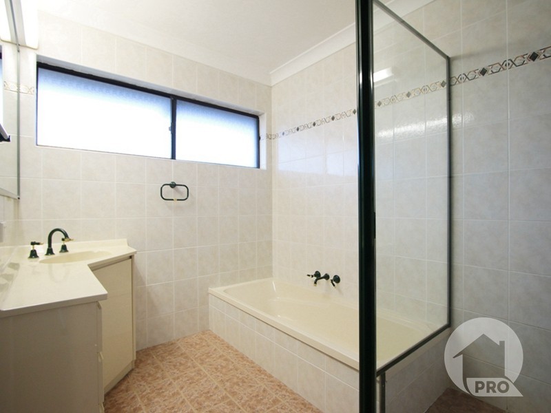 6 Kushka Street, Robertson QLD 4109