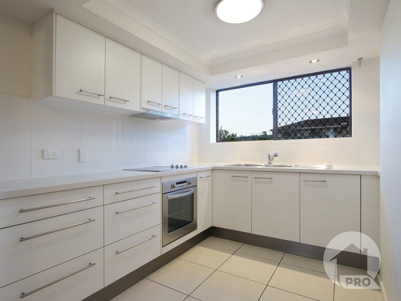 6 Kushka Street, Robertson QLD 4109