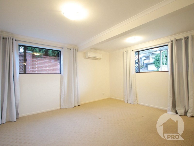 6 Kushka Street, Robertson QLD 4109