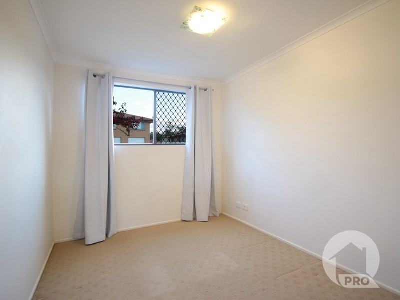 6 Kushka Street, Robertson QLD 4109