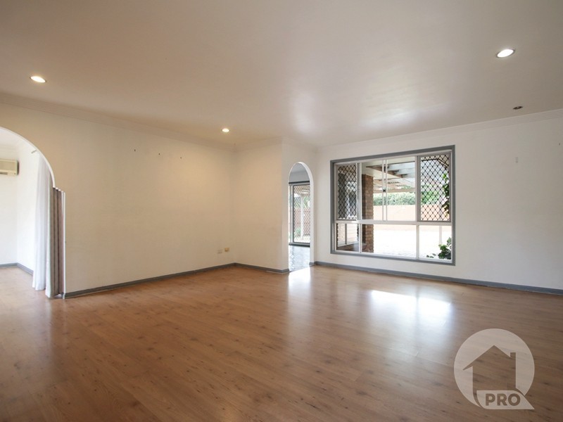 24 Metropole Street, Robertson QLD 4109