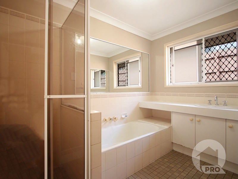 24 Metropole Street, Robertson QLD 4109