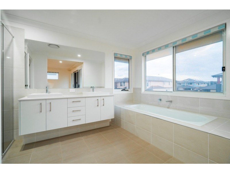 8 Paragon Street, Rochedale QLD 4123