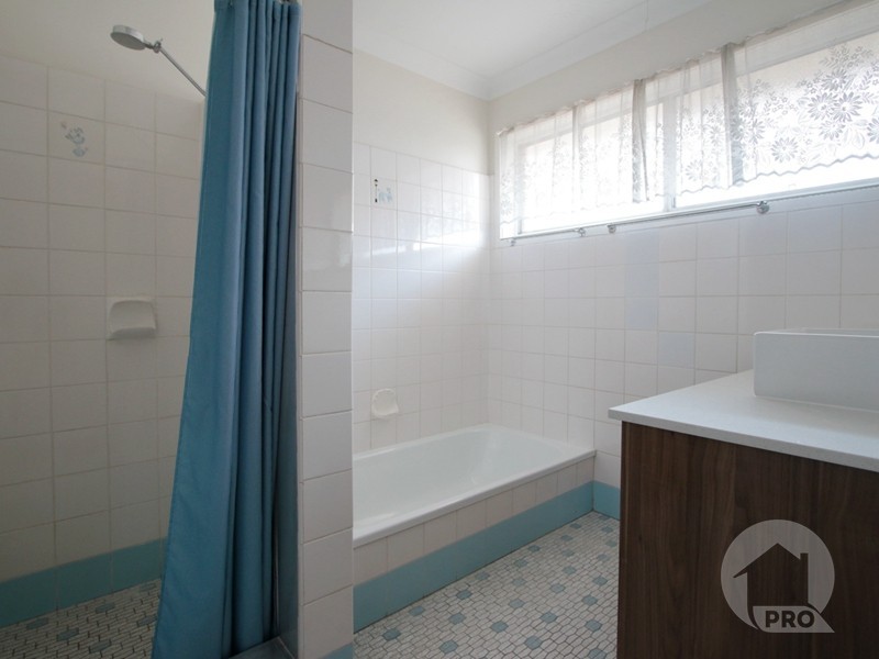 4 Dolphin Street, Macgregor QLD 4109