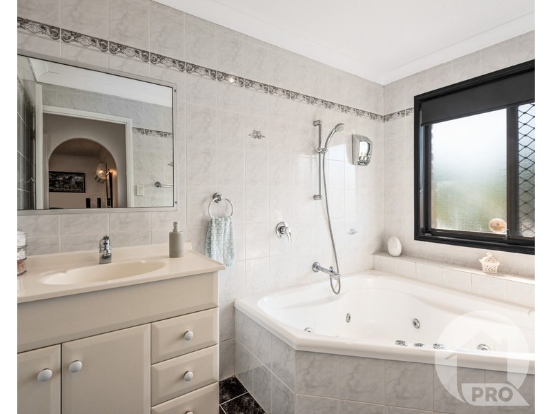 30 Oakville Street, Runcorn QLD 4113