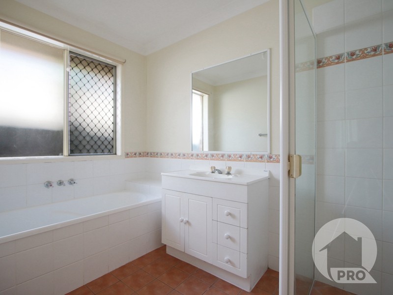 25 Robinson Crescent, Runcorn QLD 4113