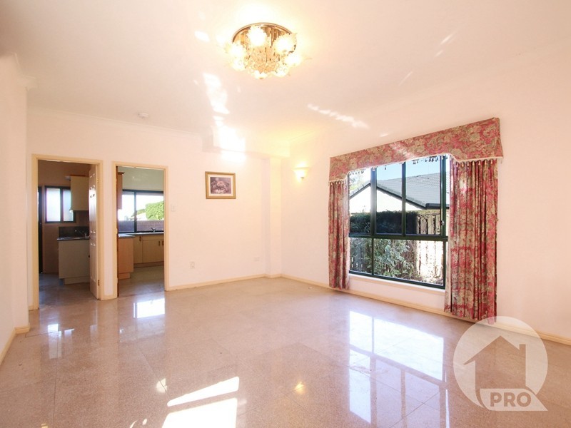 21A Parnassus Street, Robertson QLD 4109