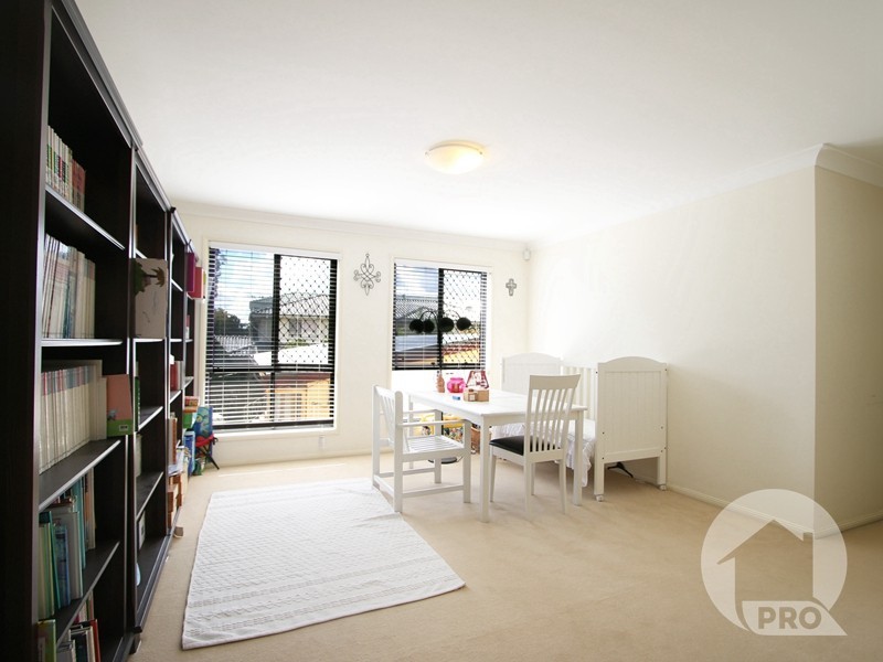 66 Wadley Street, Macgregor QLD 4109