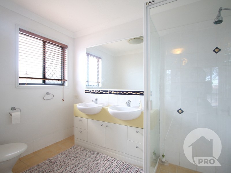 66 Wadley Street, Macgregor QLD 4109