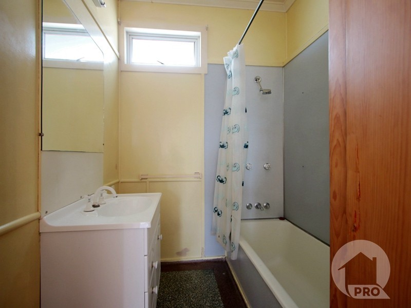 84 Nyleta Street, Coopers Plains QLD 4108