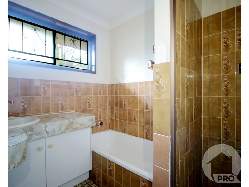 51 Faringdon Street, Robertson QLD 4109