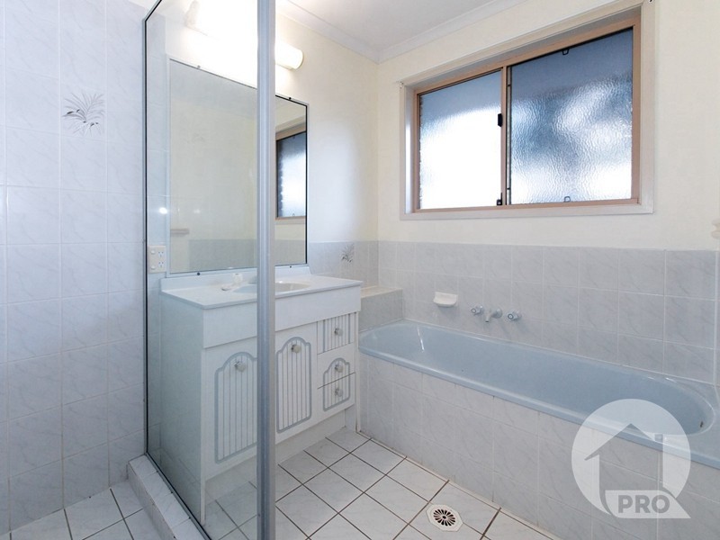 15 Daffodil Crescent, Calamvale QLD 4116