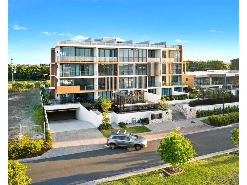 52 Harbourview Drive, Hope Island QLD 4212