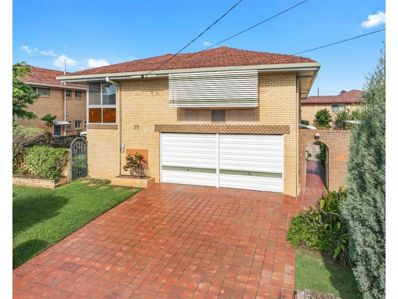 25 Chadford Street, Macgregor QLD 4109
