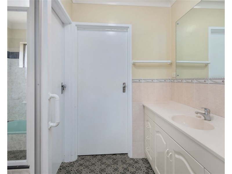 25 Chadford Street, Macgregor QLD 4109