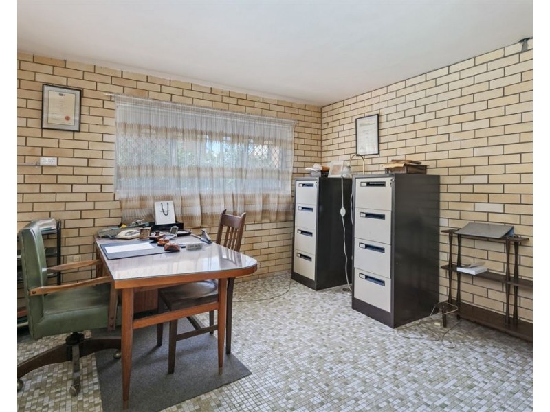 25 Chadford Street, Macgregor QLD 4109