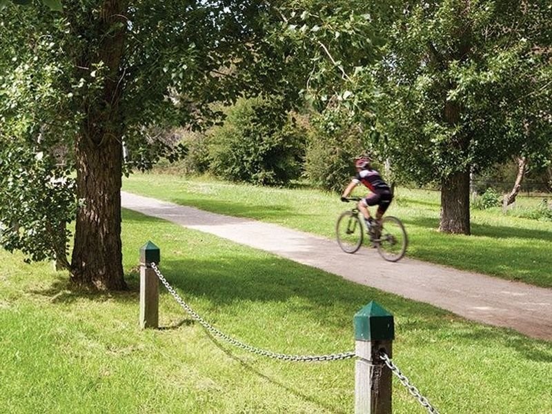 910 Logan Road, Holland Park West QLD 4121